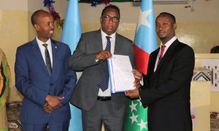 Guddoomiyaha Golaha Wakiilada Dowlad Goboleedka Koonfur Galbeed Soomaaliya, Amb. Dr. Ali Said Faqi ayaa maanta Baydhabo ku daah-furay