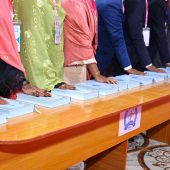 Swearing-in Of The New Members Of The House Of Representatives Svg+xml,%3Csvg%20xmlns%3D%22http%3A%2F%2Fwww.w3